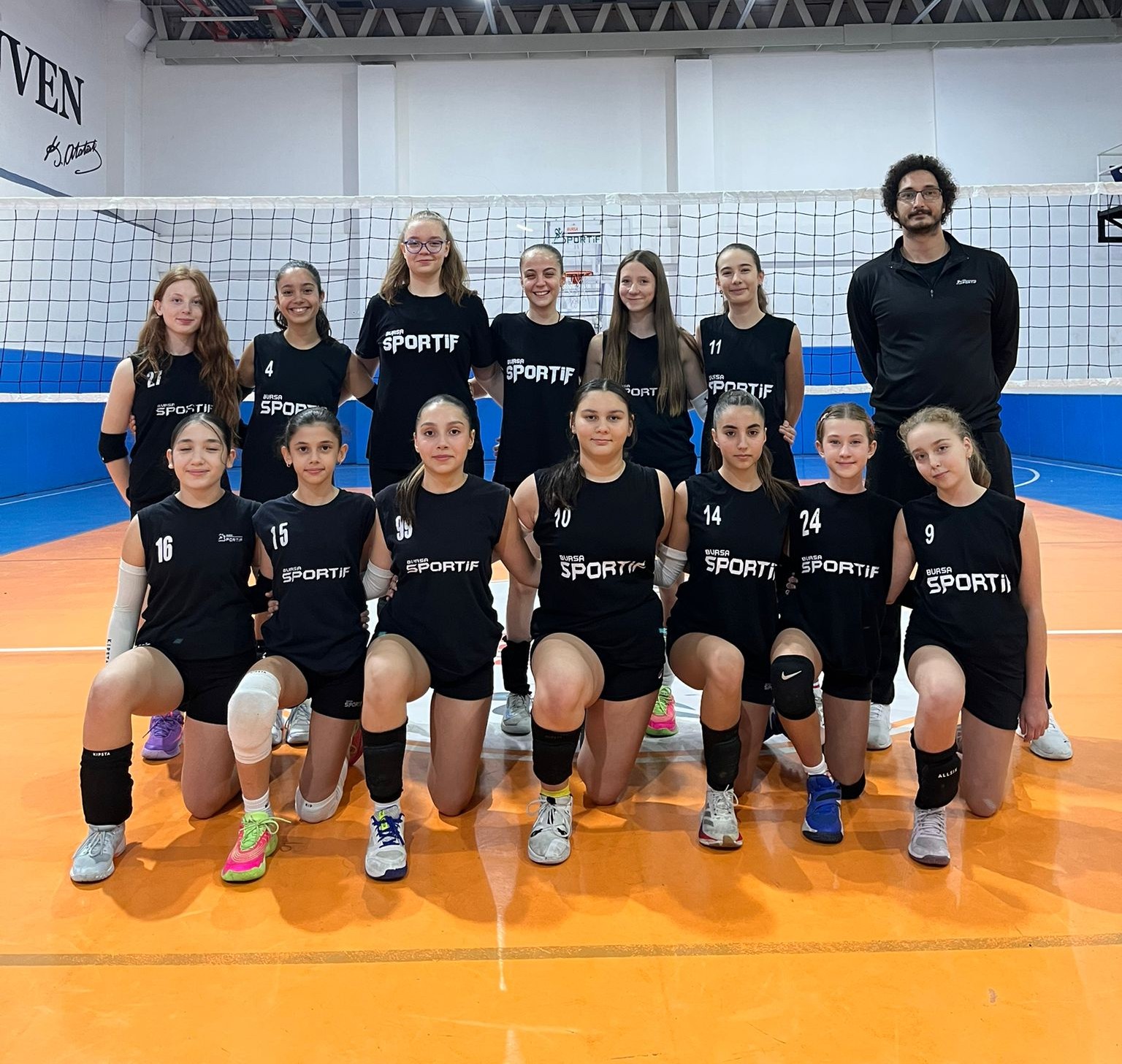 2025/2026 sezonu Bursa Midi Kızlar Voleybol Süper Ligi 18 Ekim itibariyle başlıyor. Kulübümüz M.T Bursa Sportif ve 16 takımın mücadele ettiği Bursa Voleybol Süper Liginde takımımız B Grubunda yer alıyor. İlk maçımız 18 Eylül 2025 Cumartesi Günü Naim Süleymanoğlu Spor Salonunda M.K Fırtına Spor Kulübü ile yapılacak olan maça sizleri bekliyoruz. Yeni sezonun tüm takım sporcuları için  sağlık ve başarı dolu geçmesini temenni ediyor tüm takımlarımıza başarılar diliyoruz.